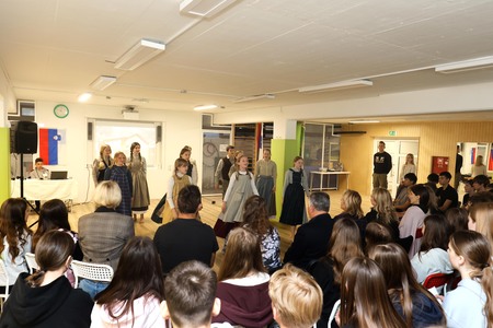 SPREJEM ČEŠKIH UČENCEV V OŠ CERKNICA 04 FOTO LJUBO VUKELIČ